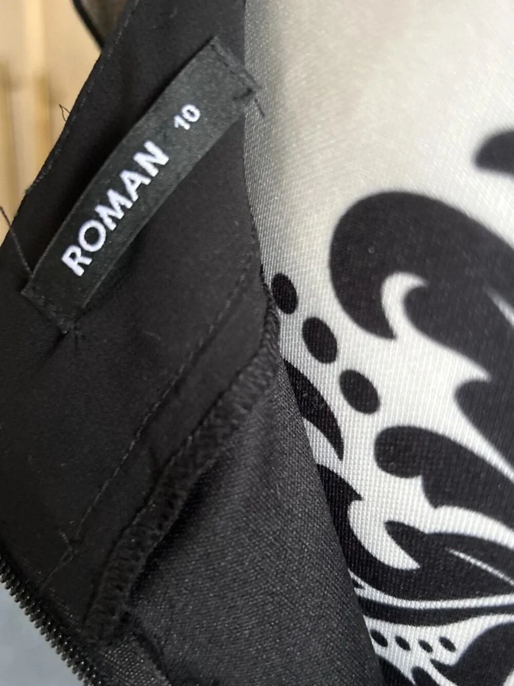 Black dress reaching down to the knees - Picture 7 of 7